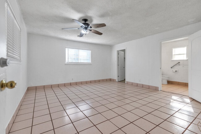 Building Photo - 5935 Highfield St