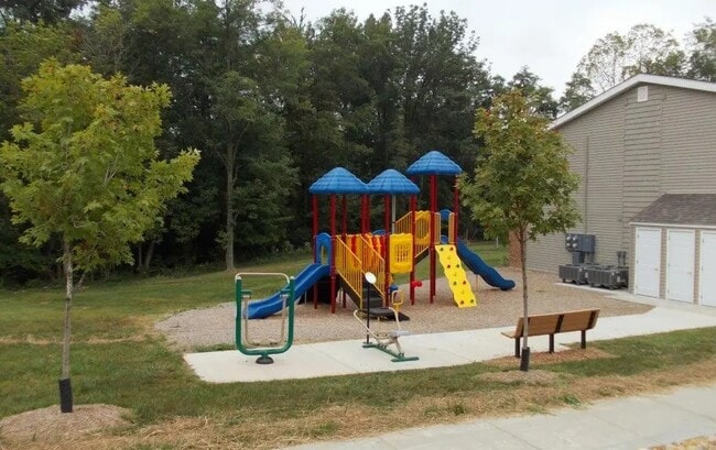 Building Photo - 808 Treewood Dr