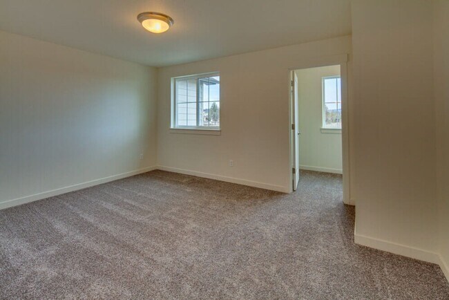 Building Photo - Purcell Landing Townhome close to hospital