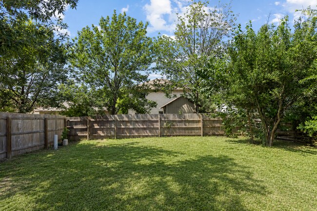 Building Photo - 2 Bedroom/ 1 Bath Bridgewood Subdivision
