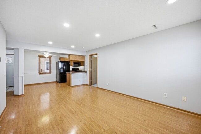 Building Photo - 401 SE Lowell Dr