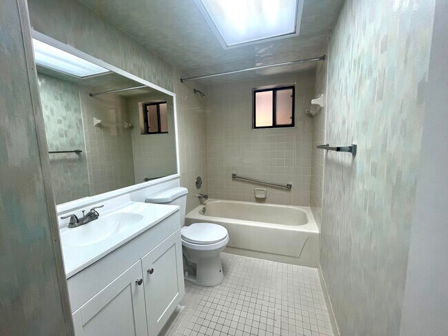 Building Photo - 5130 Las Verdes Cir