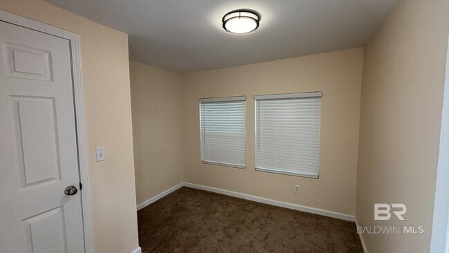 Building Photo - 7251 Pinehill Rd