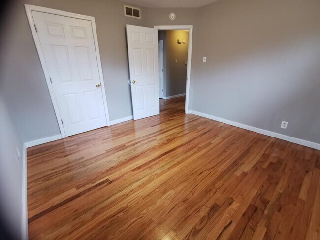 Building Photo - 308 Lakeside Dr, Ballwin, MO 63021