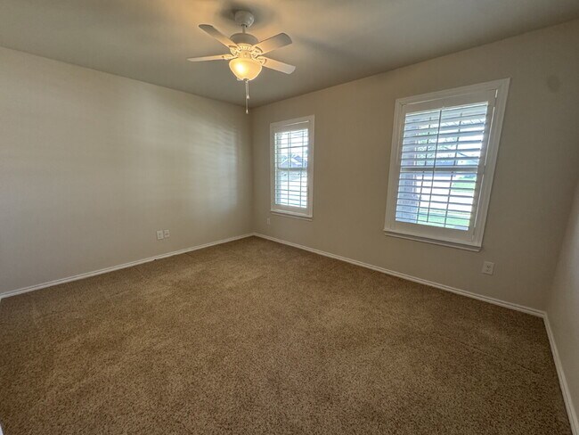 Building Photo - Beautiful & Spacious 4-Bedroom Home in Lub...