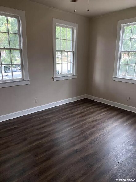 Building Photo - 929 SW 13th St