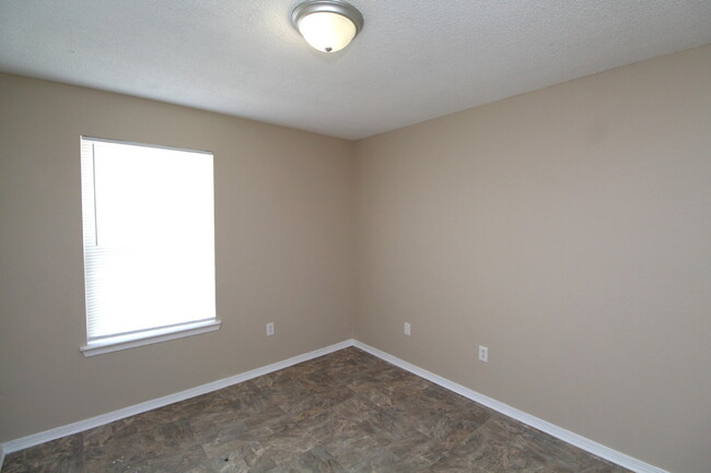 Building Photo - Updated 3BR/1BA Home with Fenced Yard in C...
