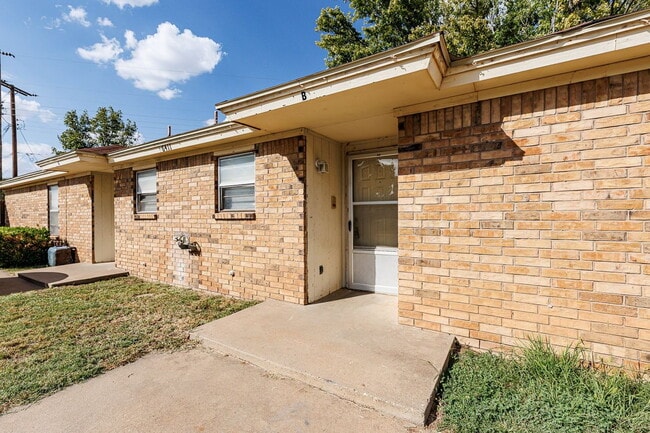 Primary Photo - 2 Bedroom Duplex- 1/2 OFF 1ST FULL MONTHS ...