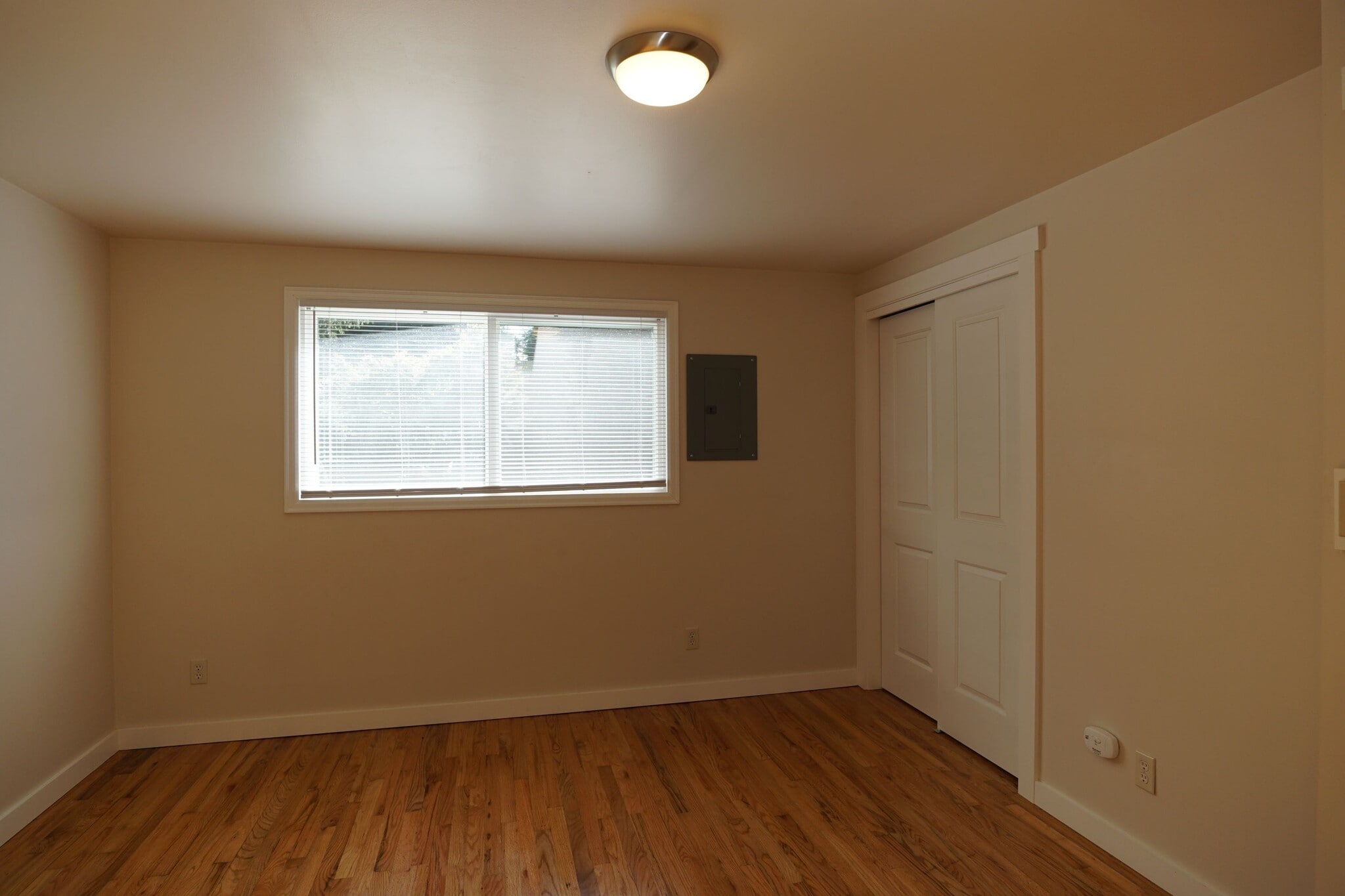 Building Photo - 1017 S 124th Pl