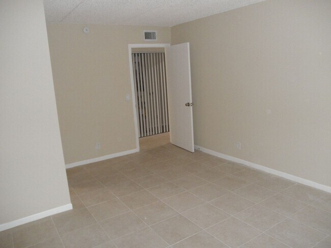 Building Photo - Fairview Villas