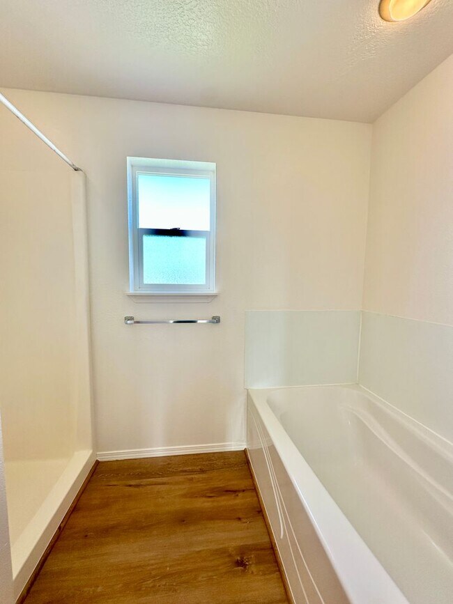 Building Photo - Newly Renovated Expansive Multi story 4 be...
