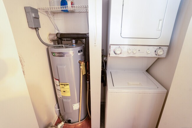 Building Photo - 194 Cherry St