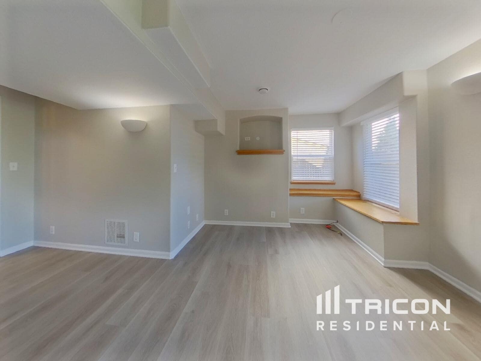 Building Photo - 6765 Lionshead Pkwy