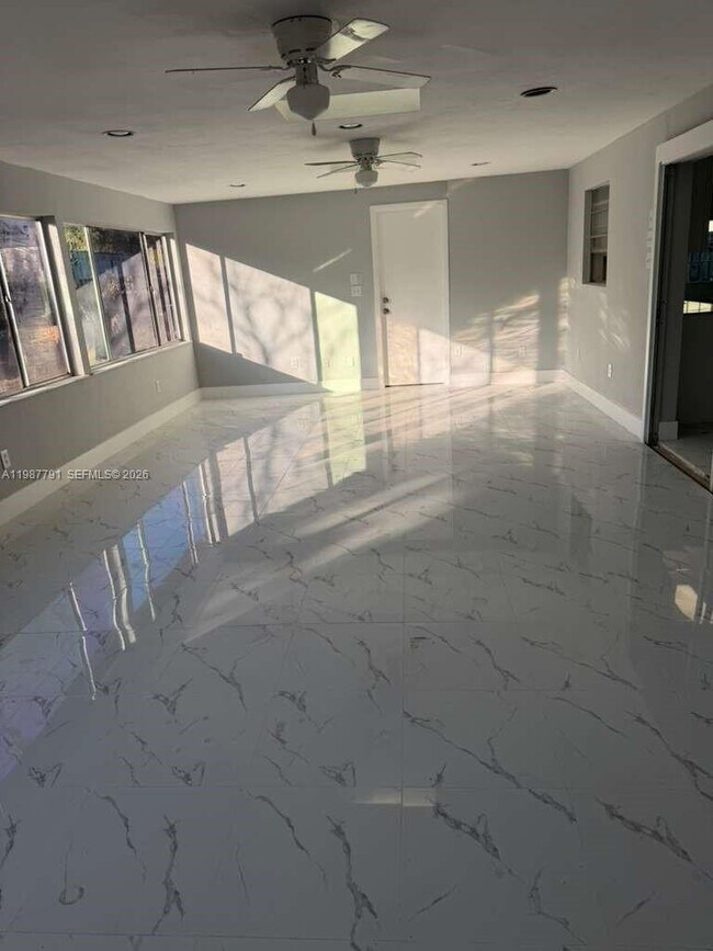 Building Photo - 4030 School Cir