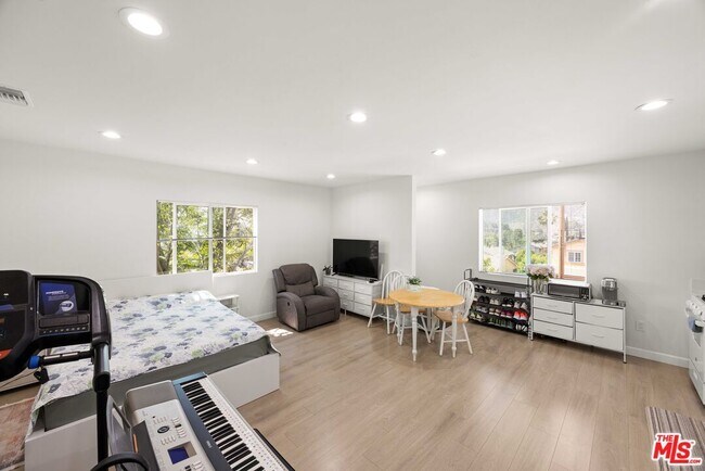 Building Photo - 7752 Le Berthon St