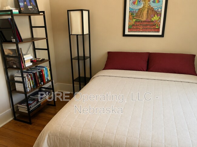 Building Photo - 5828 Miami St