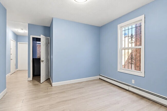 Building Photo - 402 S 15th St