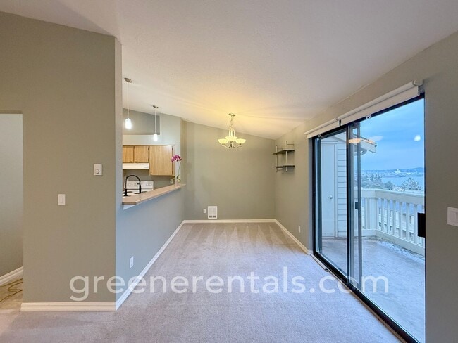 Building Photo - 2BR/1.5BA 3rd Floor Condo Overlooking Sinclair Inlet