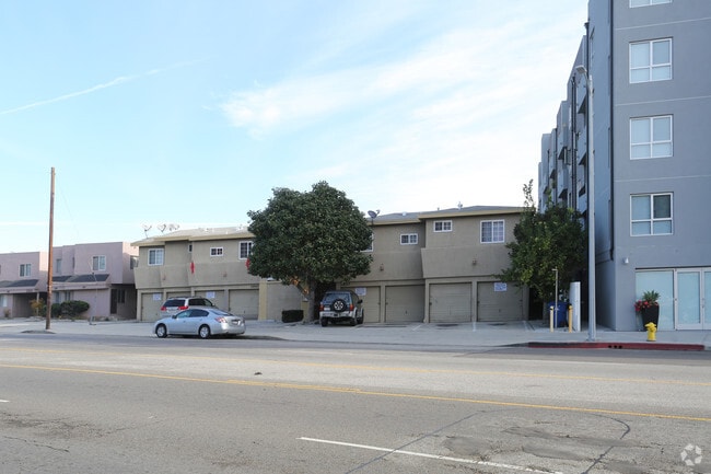2840 S Sepulveda Blvd - Sepulveda Court