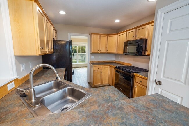 Building Photo - 4 Bedroom 2.5 Bath home on a cul-de-sac