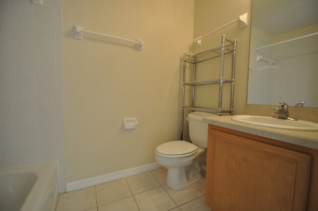 Building Photo - LAKE MARY: 3/2.5 Townhome in Feathers Edge