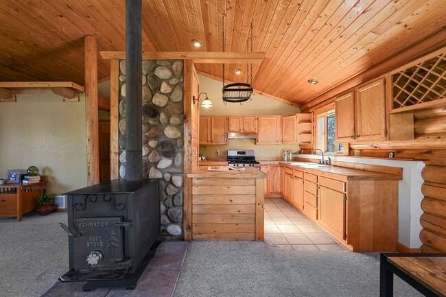 Building Photo - 3 bed 2 Bath Log Home on 2 Acres in Florissant