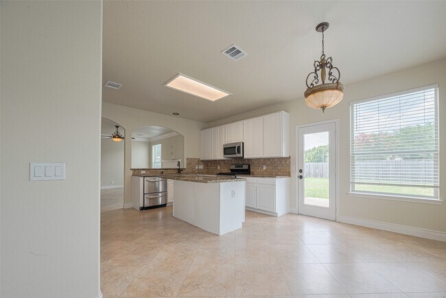 Building Photo - 5703 Saragosa Dr