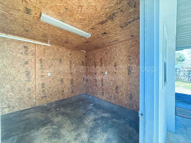 Building Photo - 1214 Hawthorne Cir