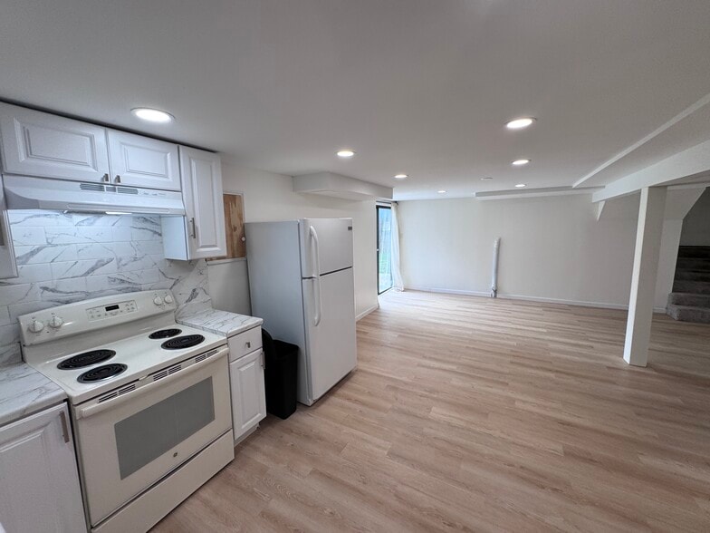 Building Photo - 11409 W 99th St