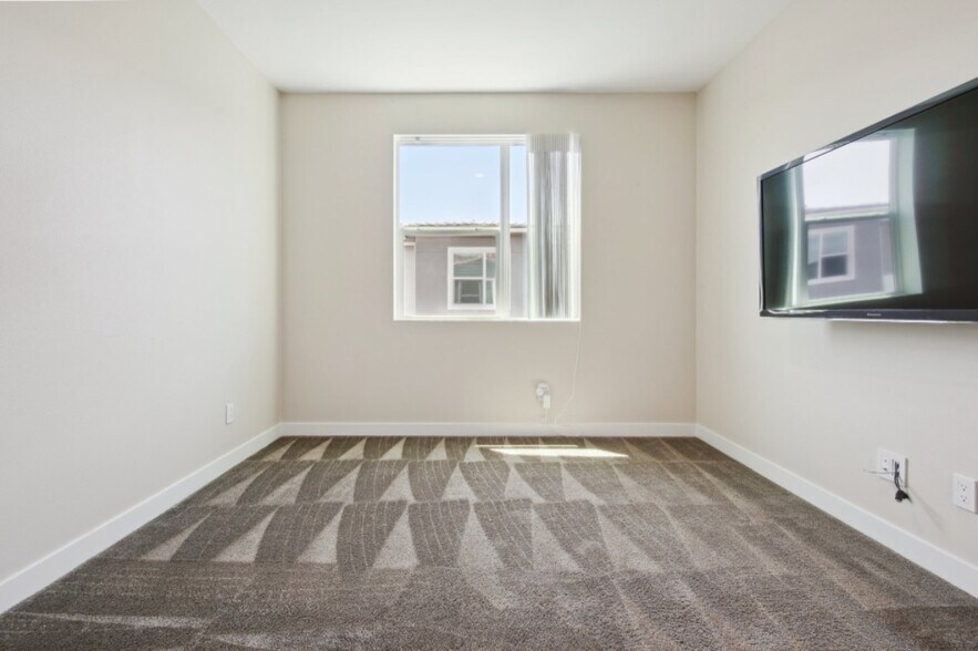 Building Photo - 275 Carmona