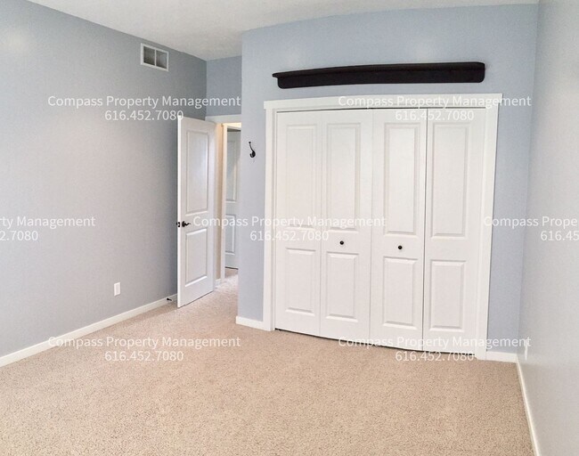 Building Photo - COMING SOON! 5 Bed 3.5 Bath Home in Hudson...