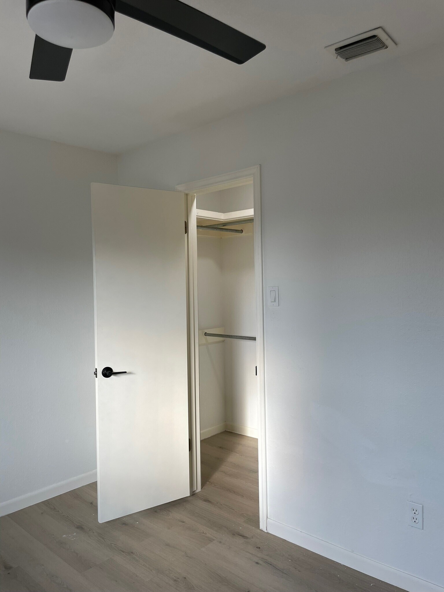 Bedroom 3 Walk-in Closet - 2201 Pin Oak Rd