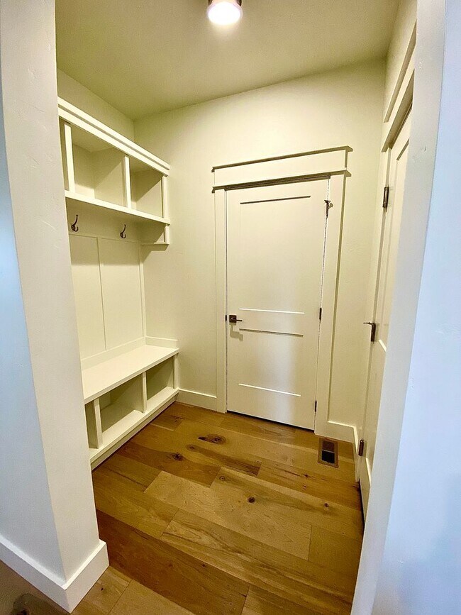 Building Photo - Beautiful Custom 6 Bedroom (2 Primary Bedrooms!) +Office located in NW Meridian