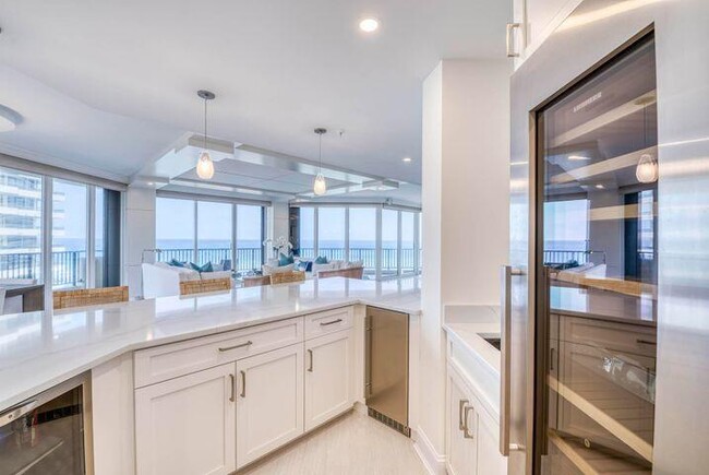 Building Photo - 570 Ocean Dr