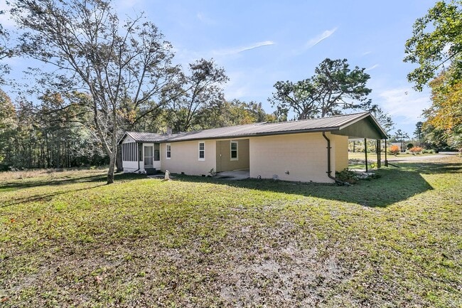 Building Photo - Tranquil Country Living on 2+ Acres — Spac...