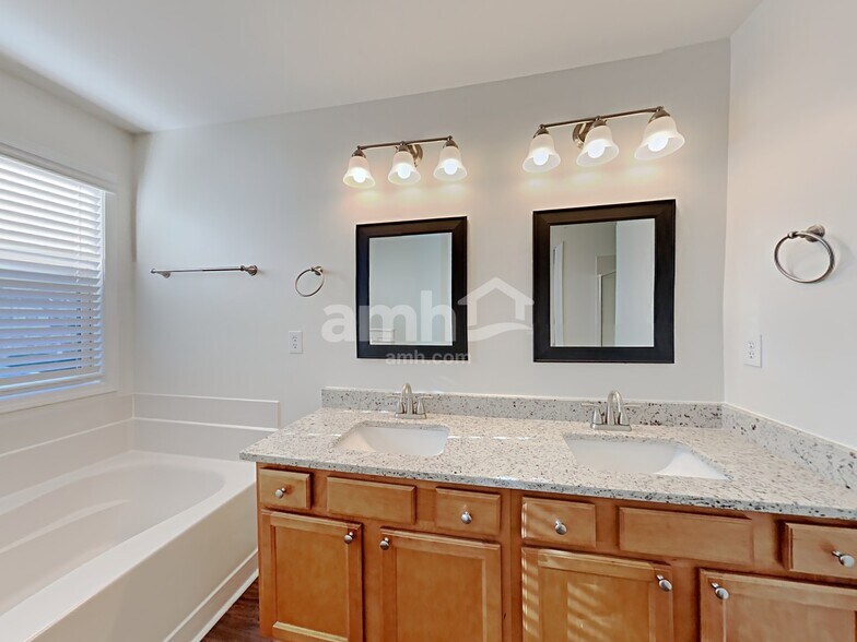Building Photo - 1661 Stoney Chase Dr