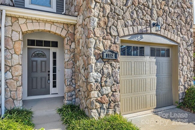 Building Photo - 1112 Roderick Dr