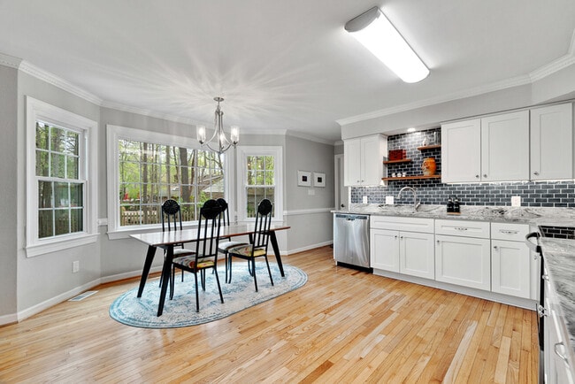 Building Photo - 717 Hempstead Ct