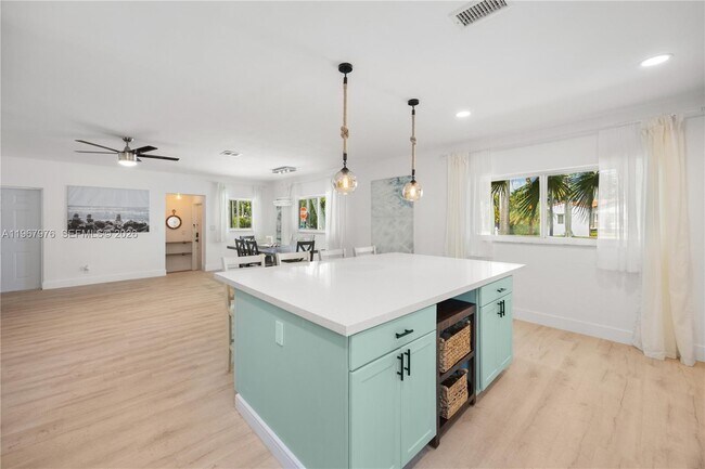 Building Photo - 1070 Tyler St