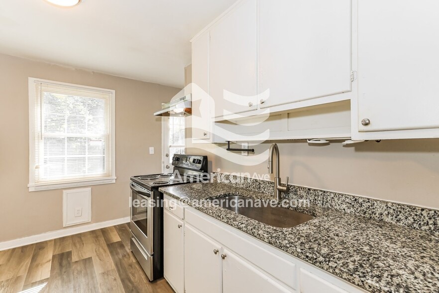 Building Photo - 661 Lorraine Dr