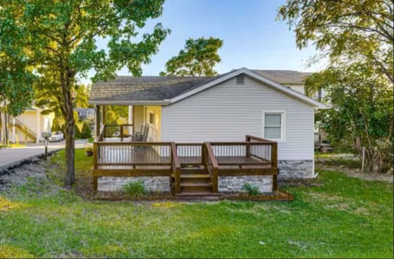 Building Photo - 1108 Valley View Ave