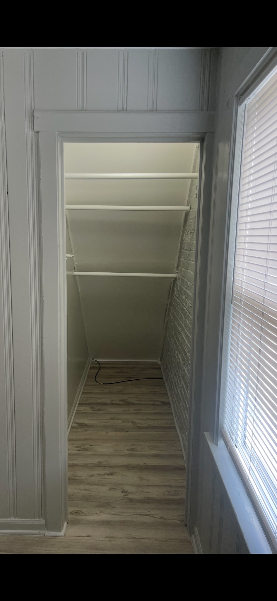 Building Photo - 3345 N Oleander Ave