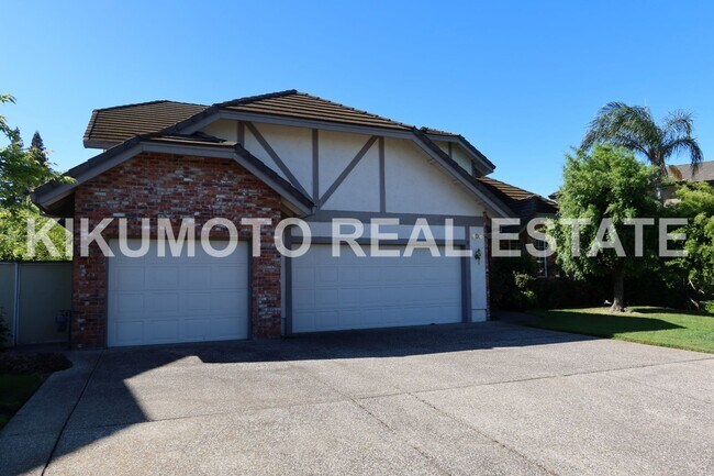 Building Photo - Riverlake 4 bedroom, 3 bath, 3 car home
