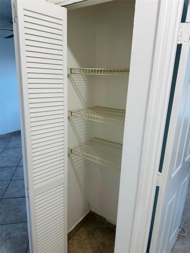 Building Photo - 10046 Winding Lake Rd