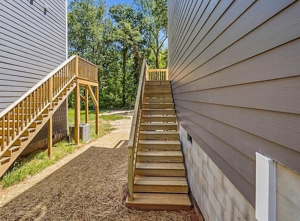 Building Photo - 255 Vanderbilt Rd