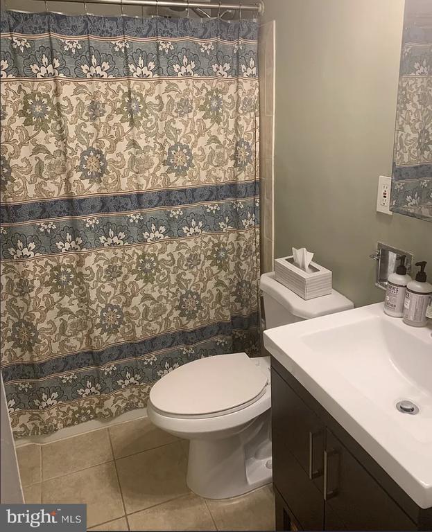 Building Photo - 522 21st St NW