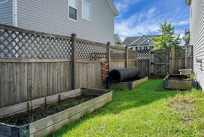 Building Photo - 334 Albrighton Way