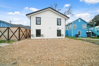Building Photo - 807 Cullen Blvd