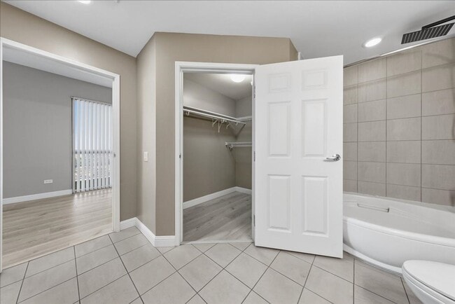 Building Photo - Stunningly Remodeled Studio High-Rise Unit For Rent