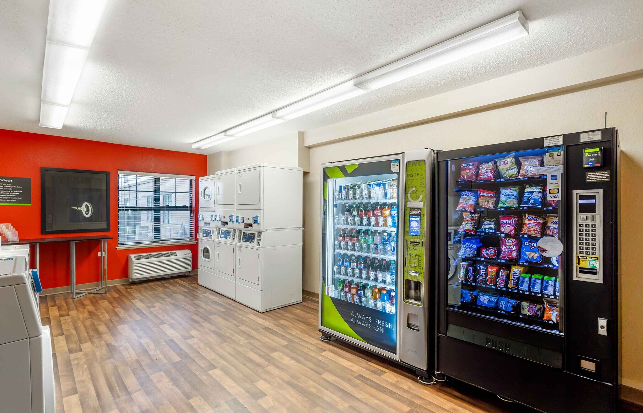 Building Photo - Furnished Studio-Chicago - Naperville - West